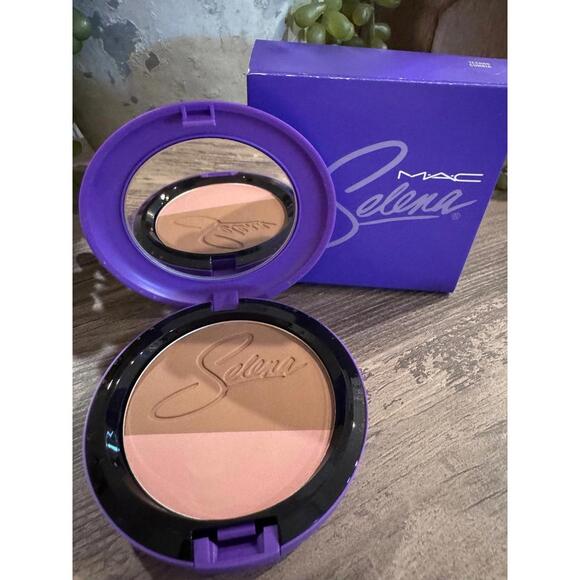 MAC x SELENA powder blush